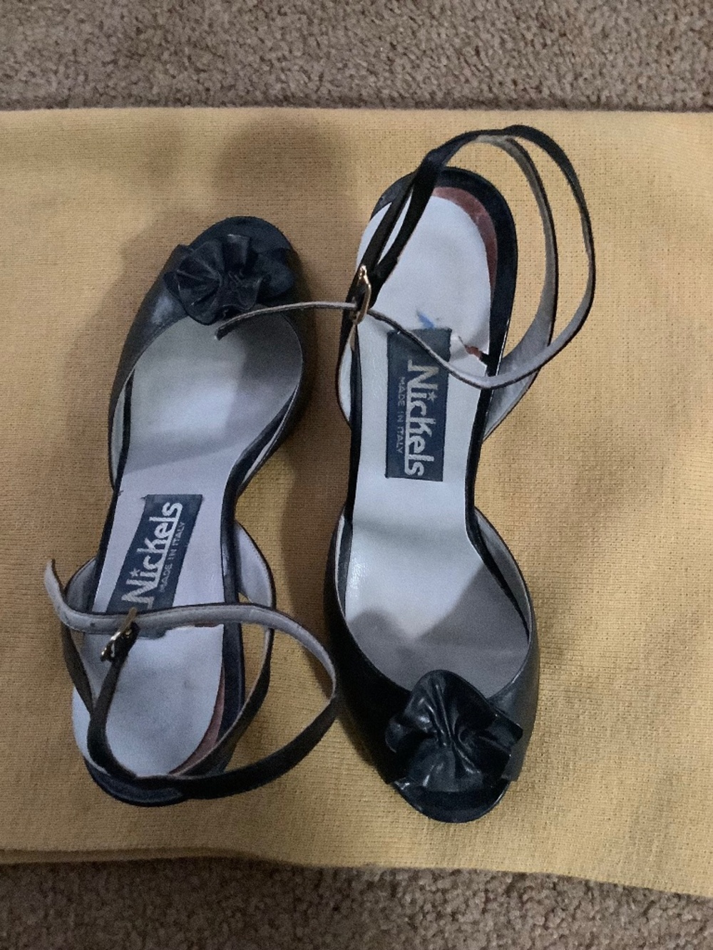 NICKELS BLACK LEATHER SIZE 7 1/2 HEELS MADE IN ITALY VERY GOOD CONDITION